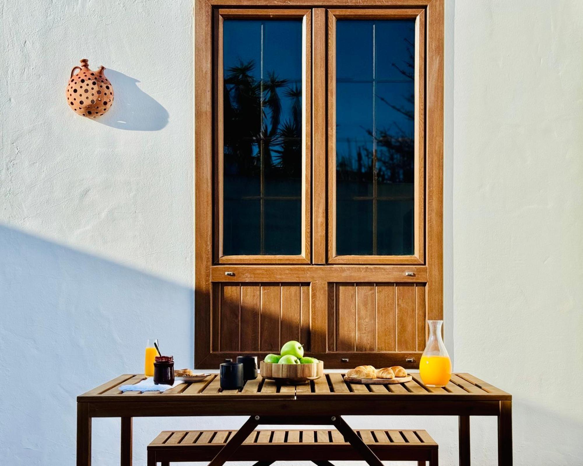 Canaryislandshost I White Villa