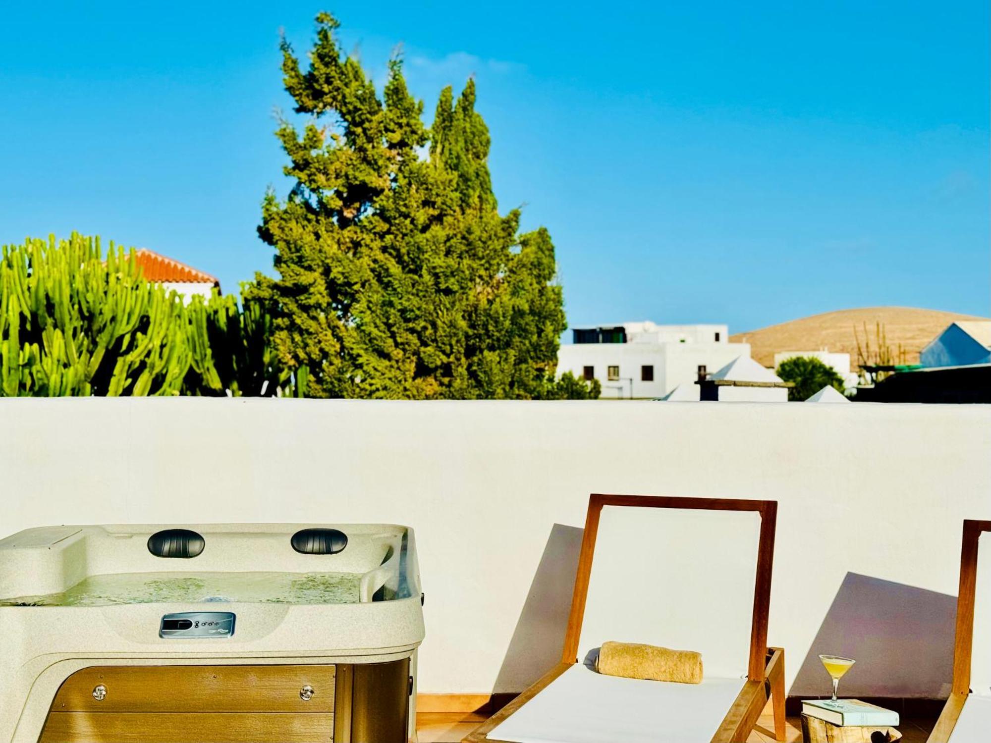 Willa Canaryislandshost I White