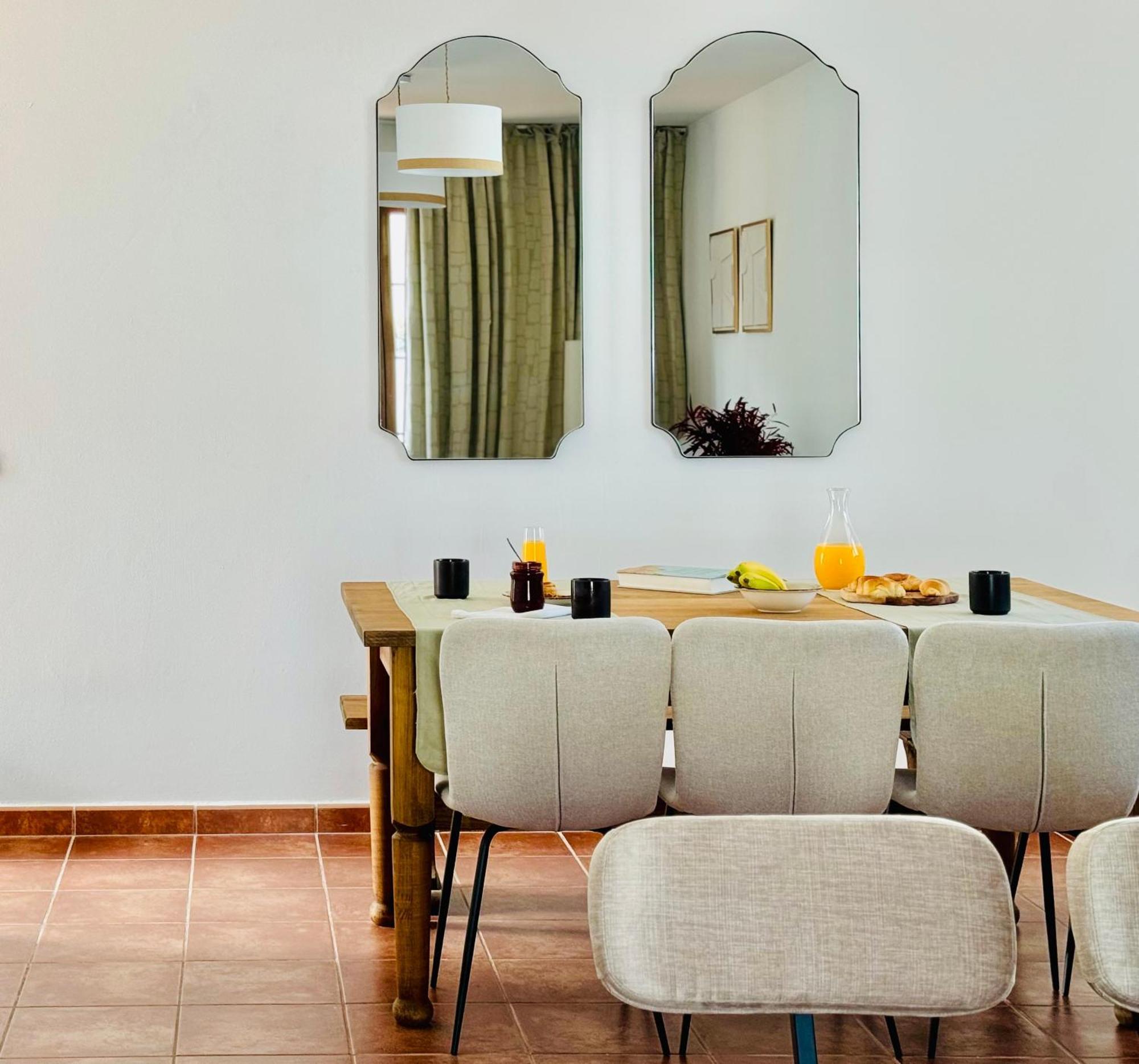Canaryislandshost I White Willa Teguise (Lanzarote)